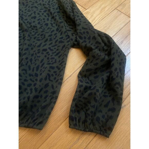 For the Republic Women's Long Sleeve dark green Leopard Print Top Size Medium - Picture 3 of 8